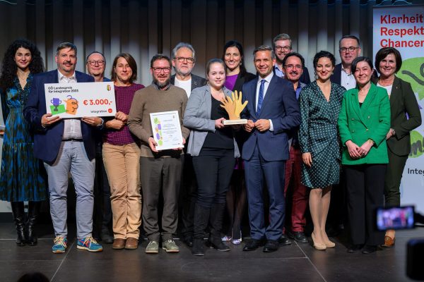 Die Gewinner*innen des Projekts Migrants Care mit dem OÖ Landespreis für Integration 2023 in Höhe von 3.000 €